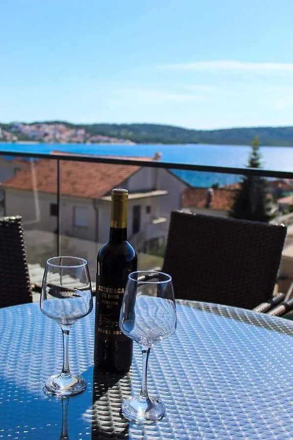 Apartmani Manuela Okrug Gornji Privatunterkunft