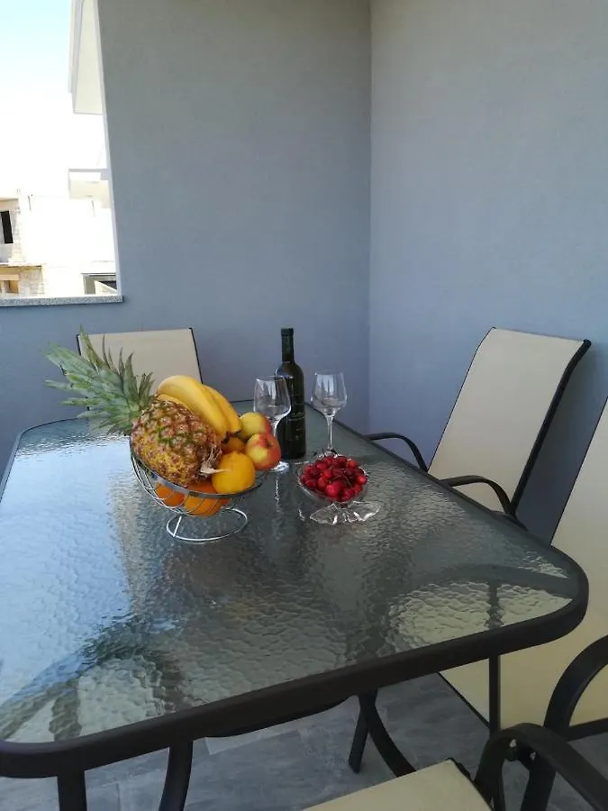 Apartmani Manuela Okrug Gornji 0*,  Kroatien