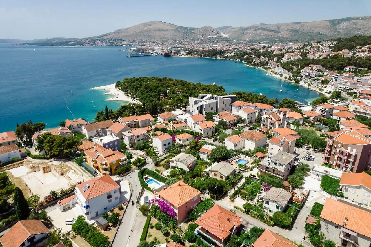 Apartmani Manuela Okrug Gornji 0*,  Kroatien