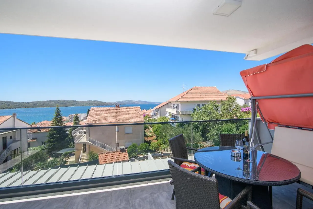 Apartmani Manuela Okrug Gornji 0*,  Kroatien