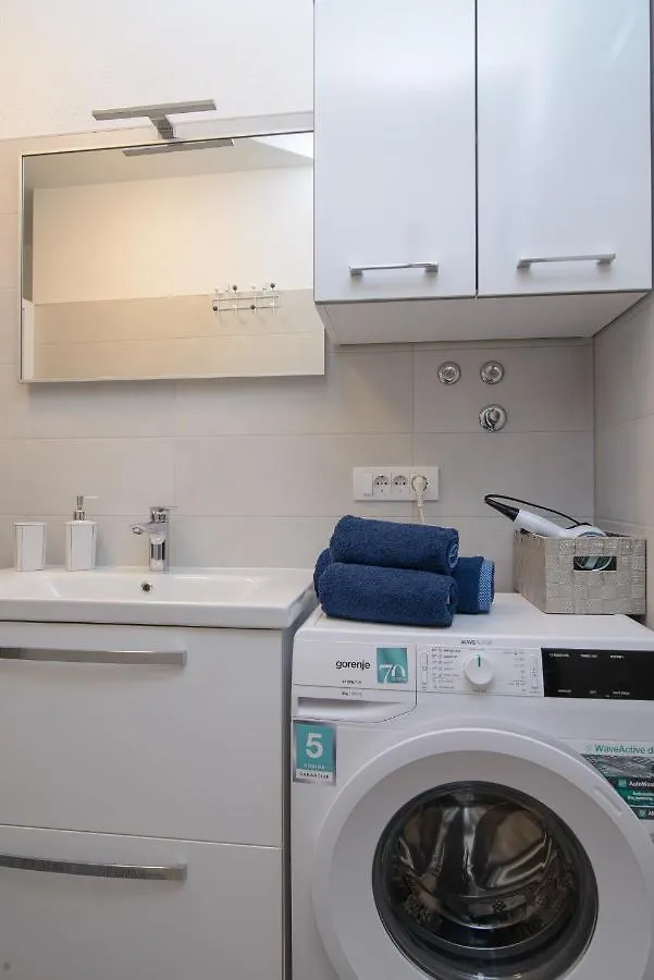 Apartmani Manuela Okrug Gornji Privatunterkunft