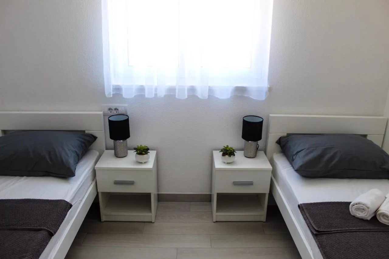 Apartmani Manuela Okrug Gornji Croatia